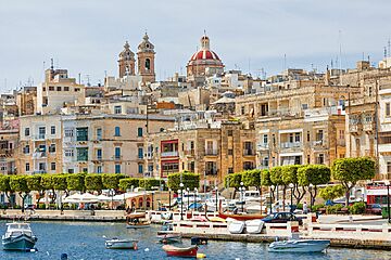 How much did applicants obtain the citizenship of Malta in fact?, #2