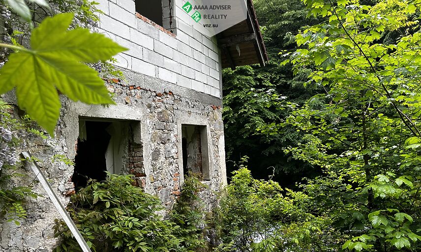 Realty Slovenia  Estate from an old mill on the river bank: 32